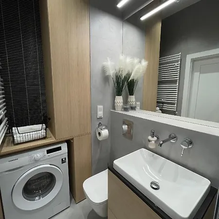 Zlota Winda Tuwima Apartment *